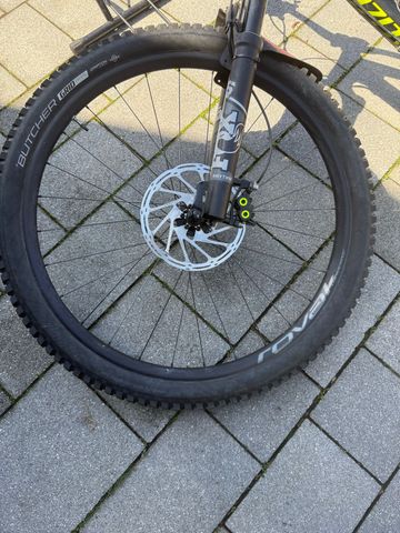Gebrauchtes Specialized Enduro EVO 650b 2015 2015 Mountainbike, Schwarz, 27.5 — Bild 2 von 9