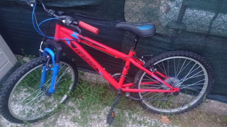 Used Legnano Custom Shimano Tourney 2022 Mountainbike, Red — image 1 of 3