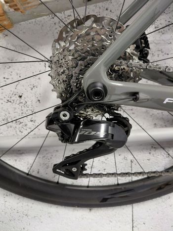 Focus IZALCO MAX 8.9 2024 2024 Road & Gravel de segunda mano, Gris claro — imagen 3 de 3