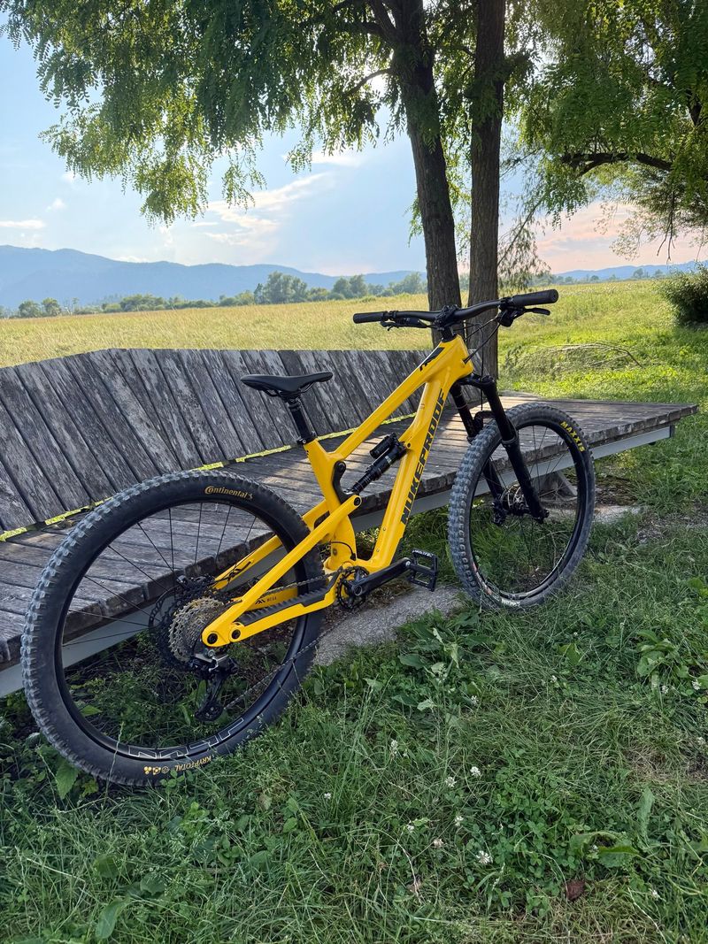 Used Nukeproof Mega Other Shimano 2023 Mountainbike, Orange — image 4 of 5