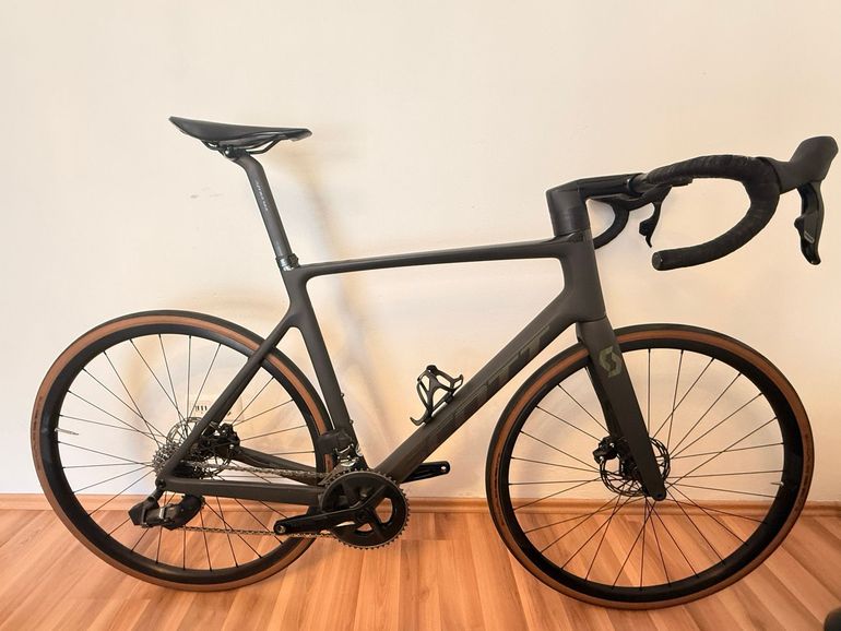 Used Scott Addict RC 30 2024 2024 Road & Gravel, Black — image 1 of 7