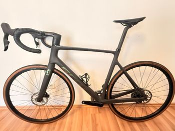 Used Scott Addict RC 30 2024 2024 Road & Gravel, Black — image 2 of 7