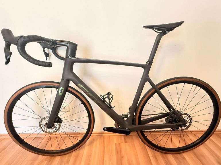 Used Scott Addict RC 30 2024 2024 Road & Gravel, Black — image 2 of 7