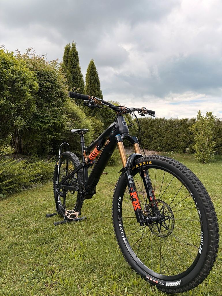 Used Nox Helium 7.1 Custom Dreambuilt Light EMTB 2023 Mountainbike, Black — image 4 of 12