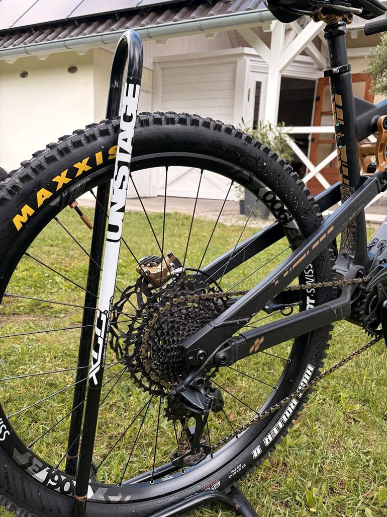 Used Nox Helium 7.1 Custom Dreambuilt Light EMTB 2023 Mountainbike, Black — image 5 of 12
