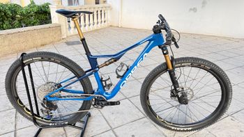 Orbea OIZ M-TEAM AXS 2025 2025 Mountainbike de segunda mano, Azul — imagen 2 de 29