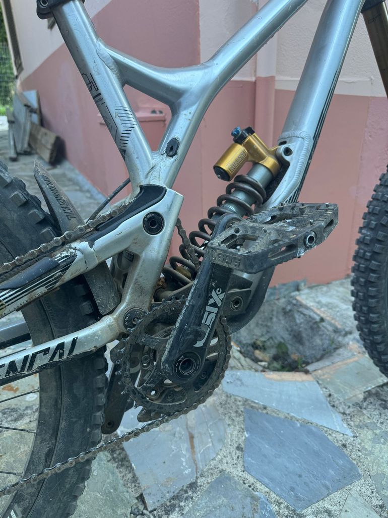 Used Commencal SUPREME DH 27 RACE 2019 2019 Mountainbike, Light Gray — image 1 of 8