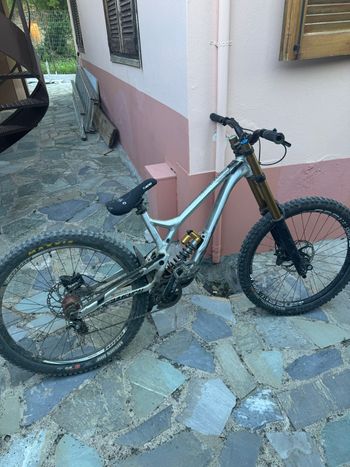 Used Commencal SUPREME DH 27 RACE 2019 2019 Mountainbike, Light Gray — image 3 of 8