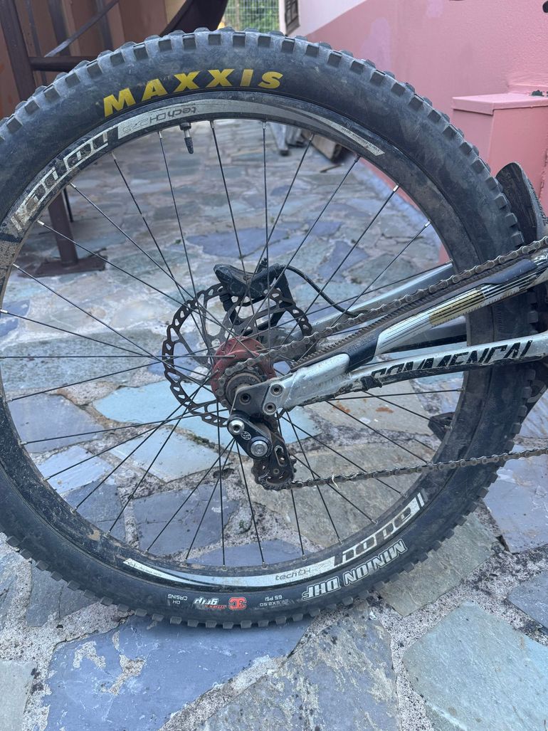Used Commencal SUPREME DH 27 RACE 2019 2019 Mountainbike, Light Gray — image 2 of 8