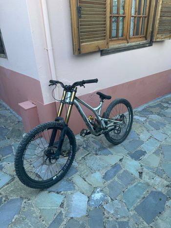 Used Commencal SUPREME DH 27 RACE 2019 2019 Mountainbike, Light Gray — image 7 of 8