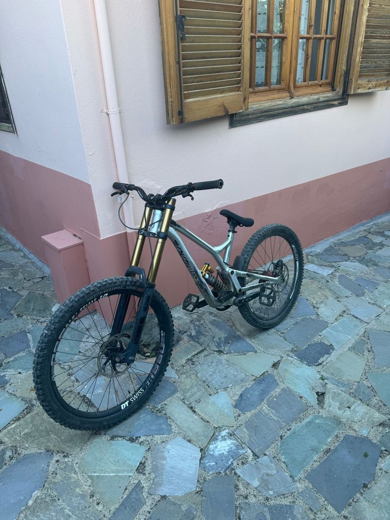 Used Commencal SUPREME DH 27 RACE 2019 2019 Mountainbike, Light Gray — image 7 of 8
