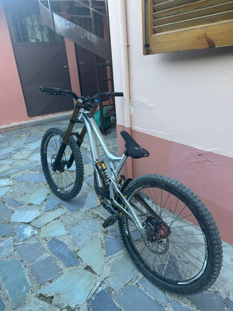 Used Commencal SUPREME DH 27 RACE 2019 2019 Mountainbike, Light Gray — image 5 of 8