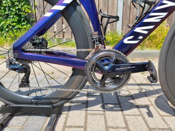 Canyon Aeroad CFR Disc Di2 2022 2022 Road & Gravel usato, Viola — immagine 6 di 17
