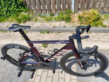 Canyon Aeroad CFR Disc Di2 2022 2022 Road & Gravel usato, Viola — immagine 8 di 17