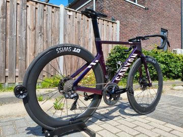 Canyon Aeroad CFR Disc Di2 2022 2022 Road & Gravel usato, Viola — immagine 4 di 17