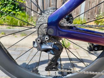 Canyon Aeroad CFR Disc Di2 2022 2022 Road & Gravel usato, Viola — immagine 7 di 17