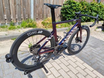 Canyon Aeroad CFR Disc Di2 2022 2022 Road & Gravel usato, Viola — immagine 3 di 17