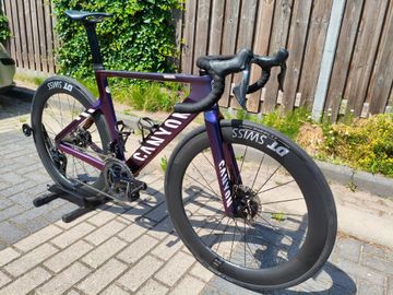 Canyon Aeroad CFR Disc Di2 2022 2022 Road & Gravel usato, Viola — immagine 2 di 17