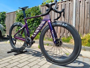 Canyon Aeroad CFR Disc Di2 2022 2022 Road & Gravel usato, Viola — immagine 5 di 17
