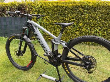 Used Trek Rail 9.7 2020 2020 Mountainbike, Light Gray — image 9 of 16
