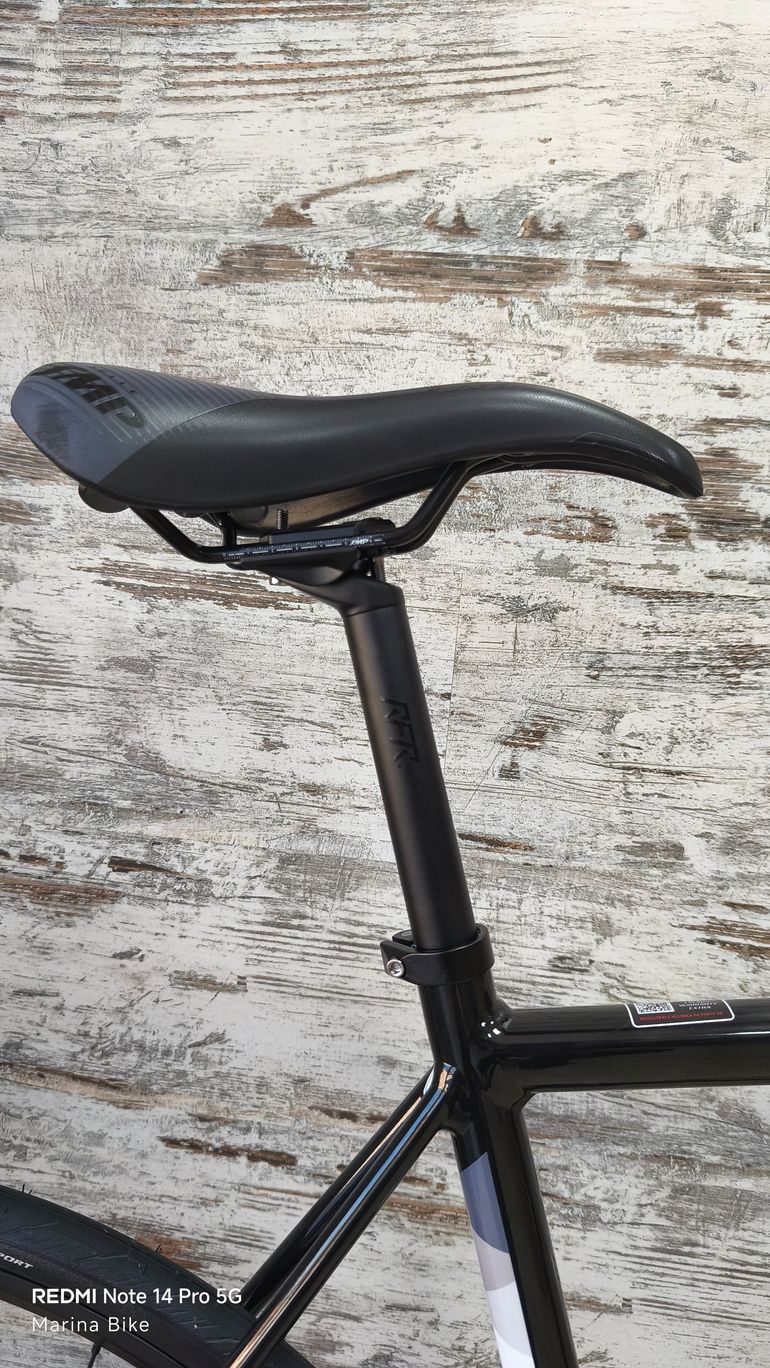 Used Ridley Fenix SLA Disc - Shimano 105 2x11sp 2023 2023 Road & Gravel, Black — image 8 of 34