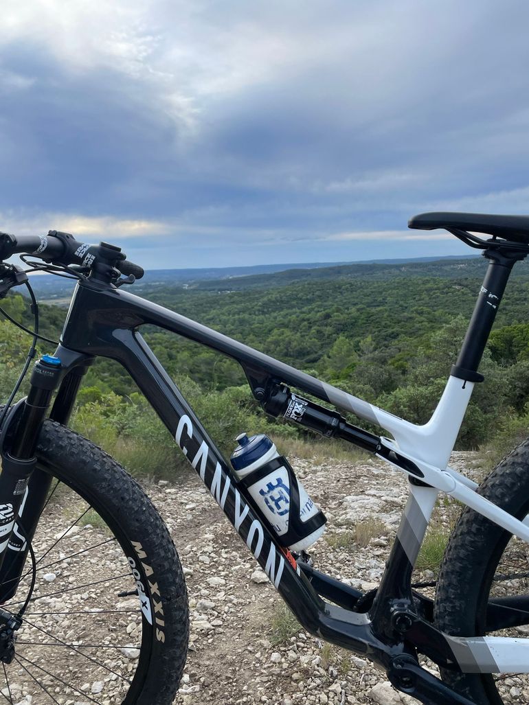 Used Canyon Lux World Cup CF 6 2023 2023 Mountainbike, Black, 29 — image 2 of 7
