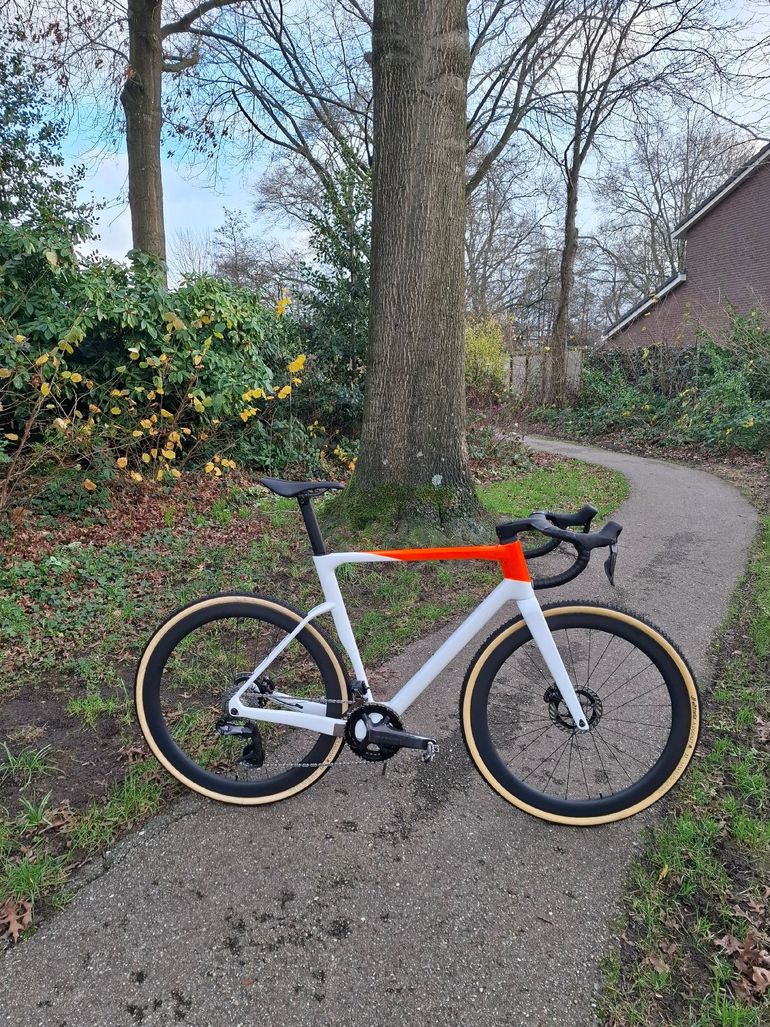 Brugt Velobuild Custom Shimano Ultegra Di2 2026 Road & Gravel — billede 1 af 13