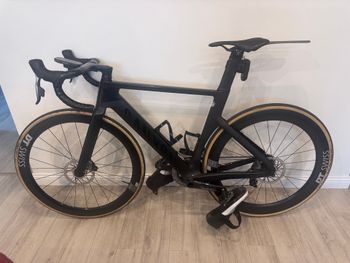 Used Canyon Aeroad CF SLX 8 Disc eTap 2023 2023 Road & Gravel, Black — image 2 of 3