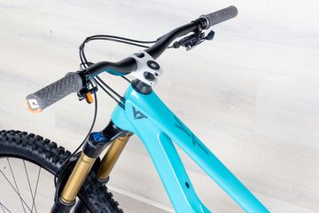 Used YT Capra Core 4 2022 Mountainbike, Blue — image 15 of 17