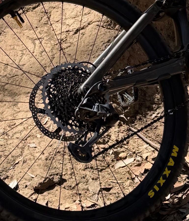 Used Specialized Stumpjumper SRAM GX Eagle AXS (T-Type) 2022 Mountainbike, Black, 27.5 (650B) — image 3 of 3