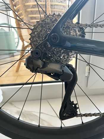 Scott Addict 20 2025 2025 Road & Gravel usato, Verde — immagine 9 di 9
