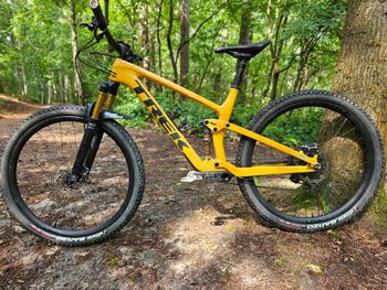 Used Trek Top Fuel 9.9 XTR 2023 2023 Mountainbike, Orange, 29, 27.5 — image 6 of 7