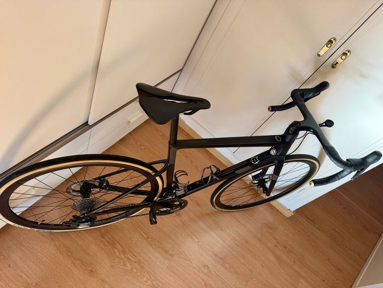 Używany Cannondale SuperSix EVO Carbon Disc Ultegra 2021 2021 Road & Gravel — zdjęcie 6 z 10