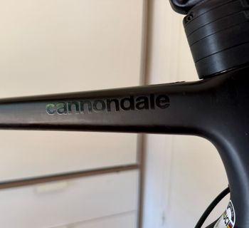 Używany Cannondale SuperSix EVO Carbon Disc Ultegra 2021 2021 Road & Gravel — zdjęcie 8 z 10