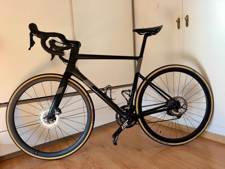 Używany Cannondale SuperSix EVO Carbon Disc Ultegra 2021 2021 Road & Gravel — zdjęcie 2 z 10
