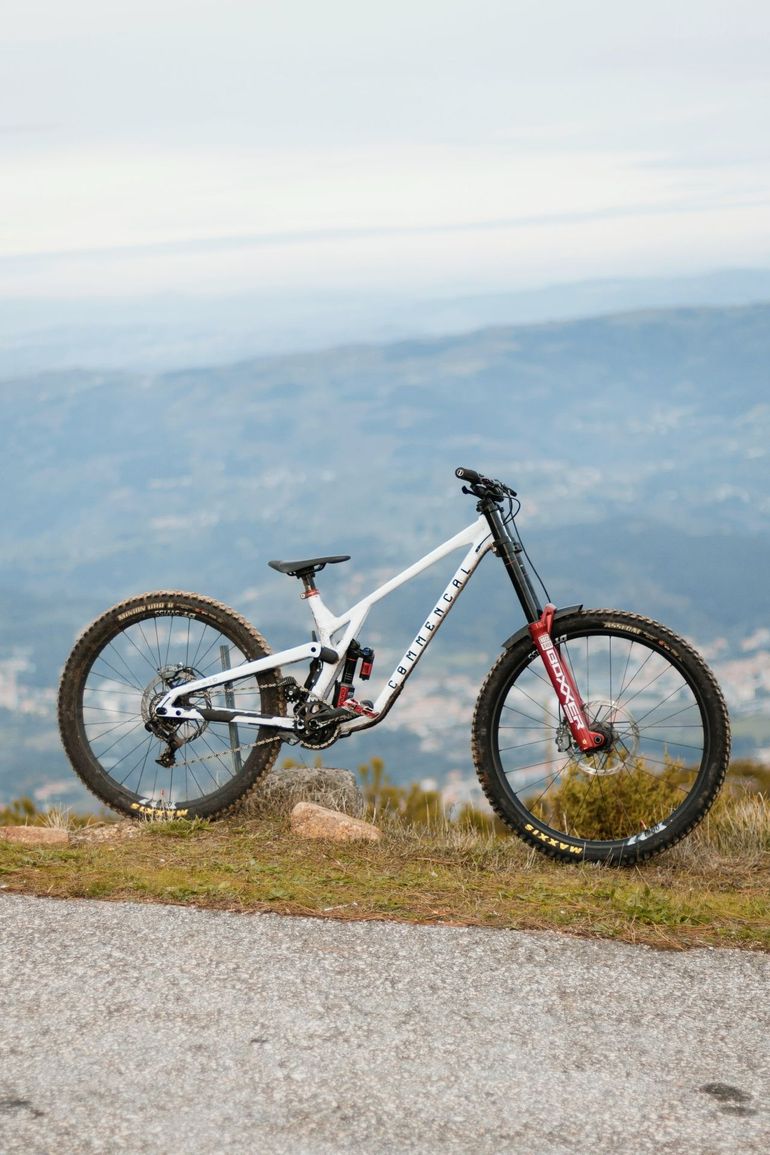 Commencal RACE KIT SUPREME Frameset 2026 Mountainbike de segunda mano, Blanco — imagen 2 de 6