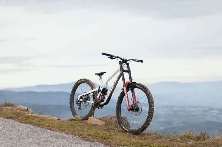 Commencal RACE KIT SUPREME Frameset 2026 Mountainbike de segunda mano, Blanco — imagen 6 de 6