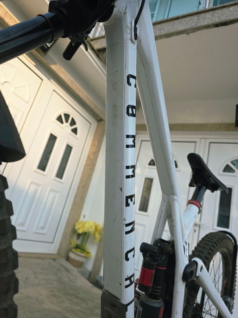 Used Commencal RACE KIT SUPREME Frameset 2026 Mountainbike, White — image 8 of 11