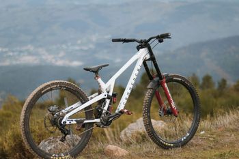 Commencal RACE KIT SUPREME Frameset 2026 Mountainbike de segunda mano, Blanco — imagen 5 de 6