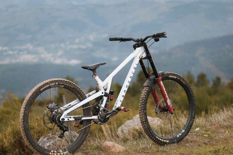 Commencal RACE KIT SUPREME Frameset 2026 Mountainbike de segunda mano, Blanco — imagen 5 de 6