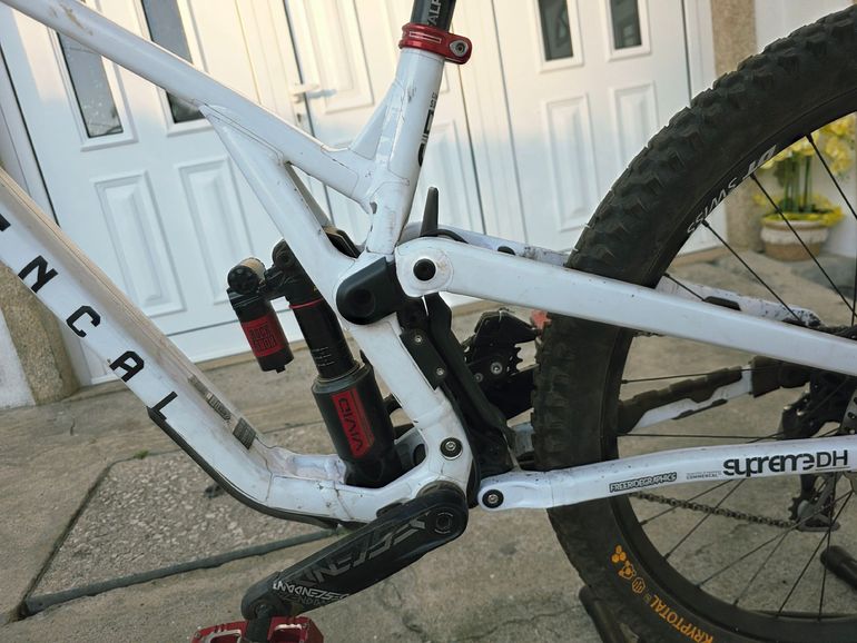 Used Commencal RACE KIT SUPREME Frameset 2026 Mountainbike, White — image 4 of 11