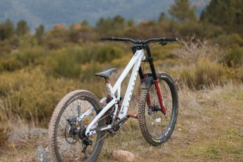 Commencal RACE KIT SUPREME Frameset 2026 Mountainbike de segunda mano, Blanco — imagen 3 de 6