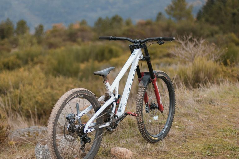 Commencal RACE KIT SUPREME Frameset 2026 Mountainbike de segunda mano, Blanco — imagen 3 de 6