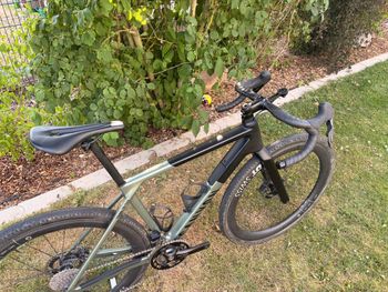 Used Canyon Grail CF SLX 8 Di2 2025 2025 Road & Gravel, Black — image 4 of 8