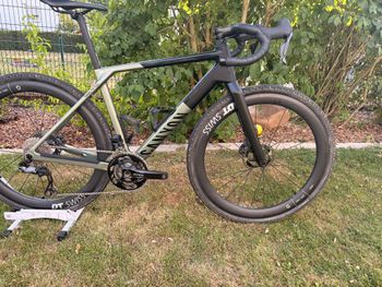 Used Canyon Grail CF SLX 8 Di2 2025 2025 Road & Gravel, Black — image 3 of 8