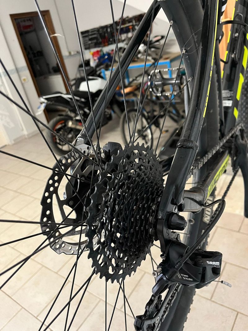 Used Scott Scale 940 2022 2022 Mountainbike, Black, 29 — image 4 of 6