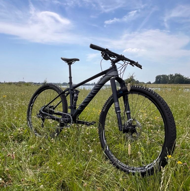 Canyon LUX SRAM GX 2018 Mountainbike usato, Nero — immagine 1 di 19