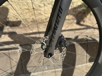 Specialized Tarmac Shimano 105 Di2 2025 Road & Gravel de segunda mano, Gris claro — imagen 12 de 12