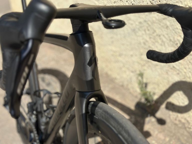 Specialized Tarmac Shimano 105 Di2 2025 Road & Gravel de segunda mano, Gris claro — imagen 10 de 12