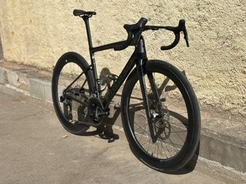 Specialized Tarmac Shimano 105 Di2 2025 Road & Gravel de segunda mano, Gris claro — imagen 9 de 12